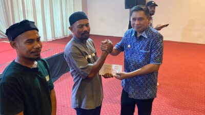 Bodewin-Elly Tepati Janji Politik, Salurkan Insentif Bagi Ratusan Penjaga Rumah Ibadah