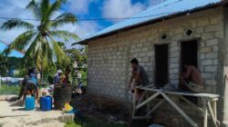 TMMD ke-128 Percepat Perbaikan Rumah Marial Gairlota di Pulau Moa