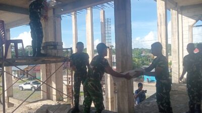 Satgas TMMD dan Warga Bergotong Royong Percepat Pembangunan Masjid Nur Iman Kalwedo yang Baru