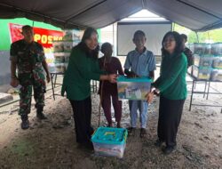 Jumat Berkah TMMD, Persit dan Satgas Kodim 1511/Pulau Moa Berbagi dengan Warga