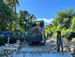 Prajurit percepat Penimbunan Jembatan Armco Penghubung Desa Hiay dan Desa Ilwaki