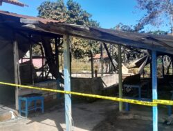 Satreskrim Polres MBD Lakukan Olah TKP Secara Menyeluruh, Selidiki Penyebab Kebakaran Rumah Warga di Desa Wakarleli