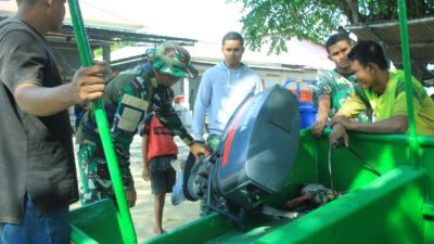 Kasad TNI-AD berikan bantuan Longbot kepada Koramil -04/Serwaru