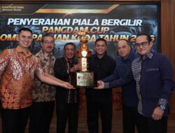 Sambut HUT TNI-80, Pangdam Serakan Piala Bergilir Pacuan Kuda Ke Pemda MBD