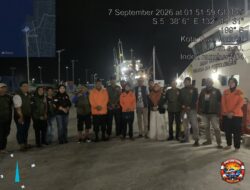Basarnas Ambon dan Pemkot Tual Salurkan Ribuan Logistik Air Bersih ke Pulau Terdampak Kekeringan