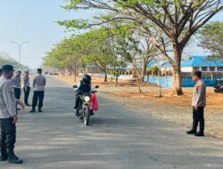 Kapolres MBD Turun Langsung Atur Lalu Lintas di Depan SMA Negeri 13 Tiakur